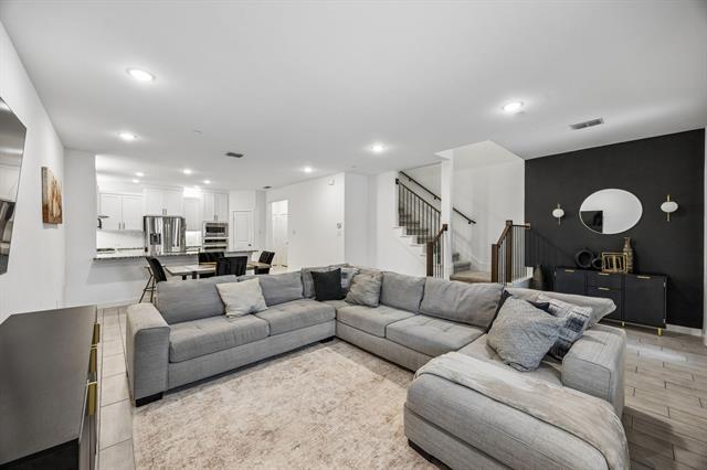 Building Photo - 1425 Alberti Ave