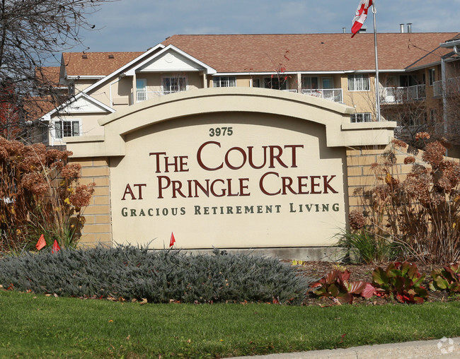 Photo du bâtiment - The Court at Pringle Creek