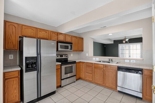 Building Photo - 46090 Maria Way