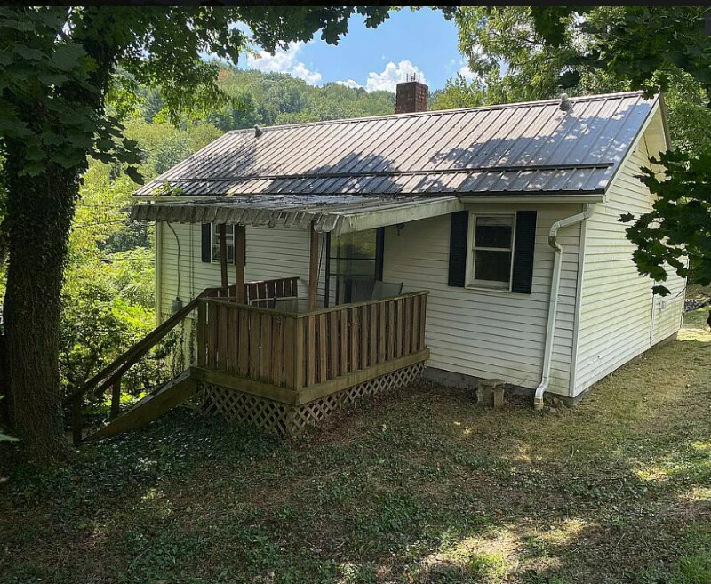 130 Wilkes Ave, Butler, PA 16001 House Rental in Butler, PA