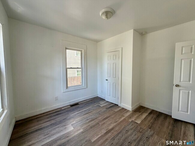 Foto del edificio - 265 Bunnell St