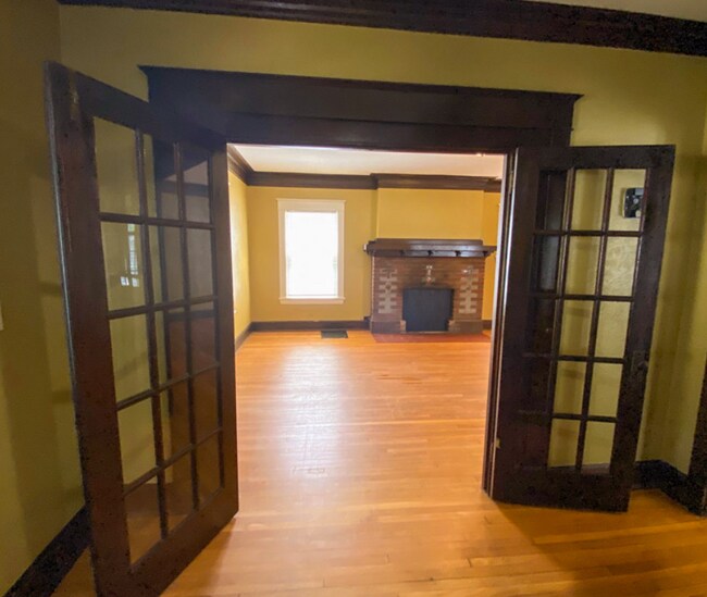 Entryway - 13 National Ave NW