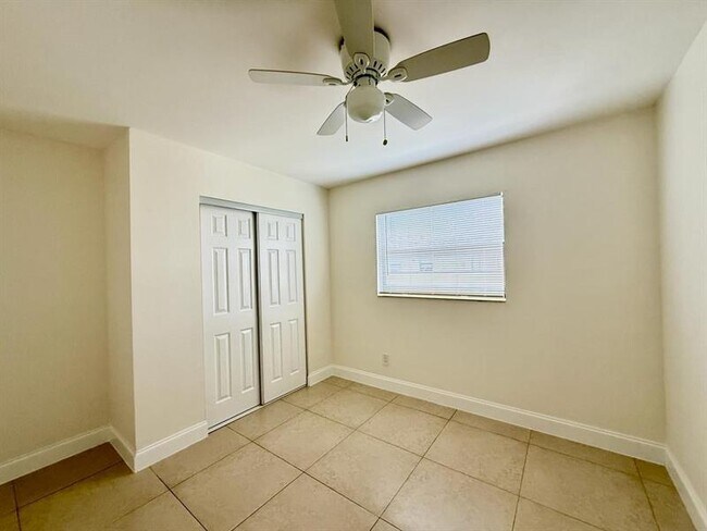 Building Photo - 601 NE 29th Dr