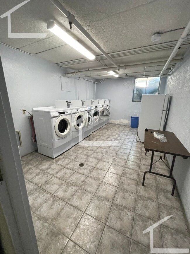 Building Photo - 9/1 Packards Corner near BU  Modern 2 bed Heat hw Included Garage Available