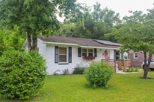 Building Photo - Renovated 3-Bedroom Single-Story Home with...