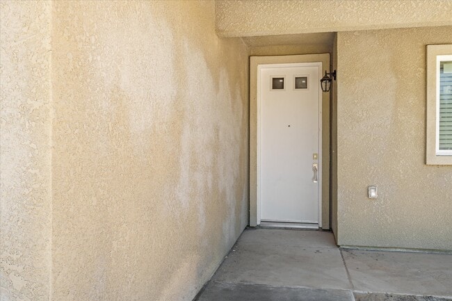 Building Photo - 40468 Bollinger Pl