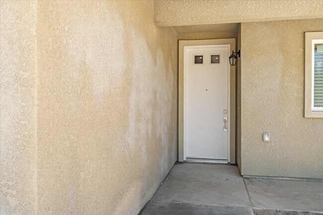Foto del edificio - 40500 Bollinger Pl