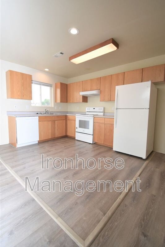 Building Photo - 509 Hunters Way