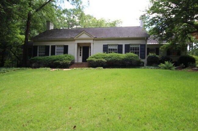 Building Photo - 5 bedroom in Atlanta GA 30327