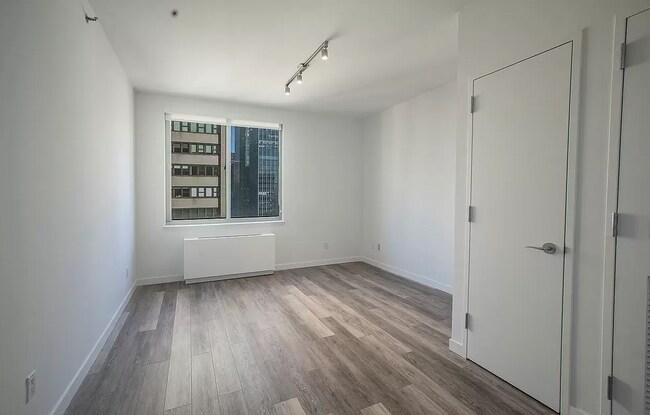 Building Photo - 552 3rd Ave