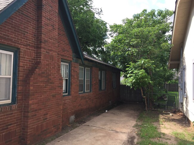 Building Photo - 1 Bedroom 1 Bath