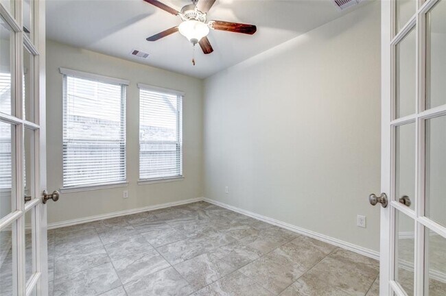 Foto del edificio - 4354 Umber Shadow Dr