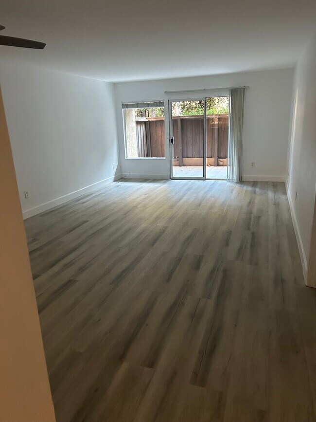 Foto del edificio - 18350 Hatteras St