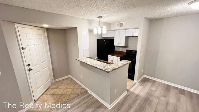 Building Photo - 1 br, 1 bath House - 5104 Conroy Road Unit 16