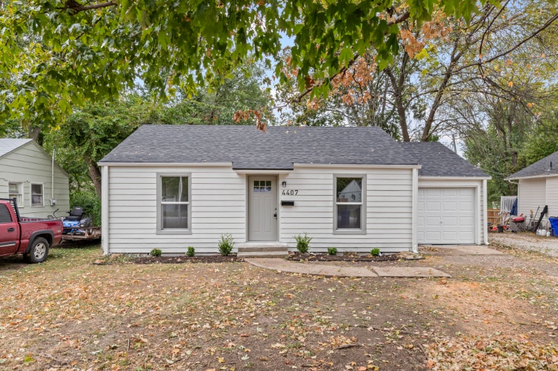 Primary Photo - 4407 S Ocheltree St