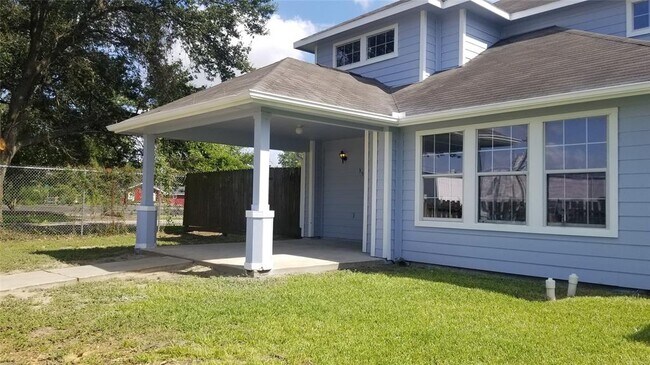Building Photo - 3515 Red Bluff Rd