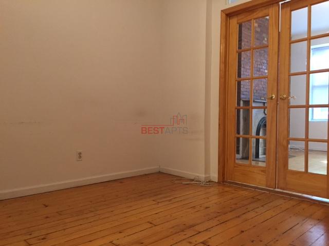 Building Photo - 213 E 5th St