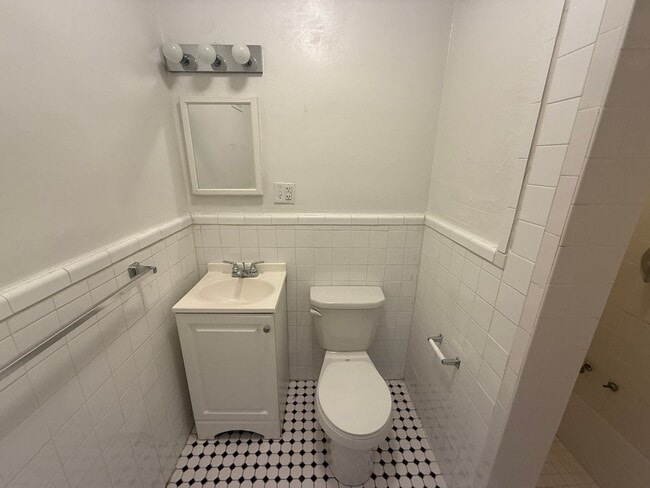 Interior Photo - New King Edward Apartments