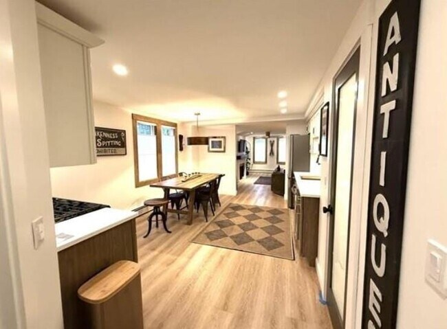 Foto del edificio - 2895 White Mountain Hwy