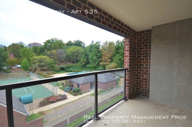 Building Photo - Top Floor Condo- Walk to Metro!