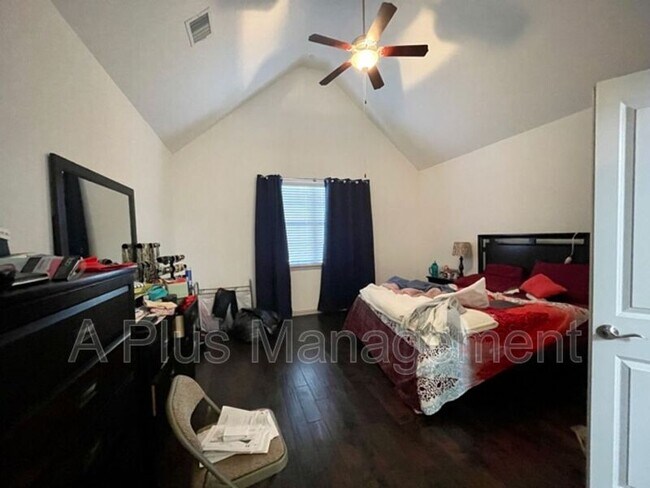 Building Photo - 4670 Rhett Ln