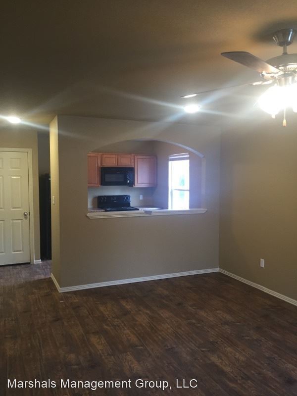 Building Photo - 140 Meadors Ln