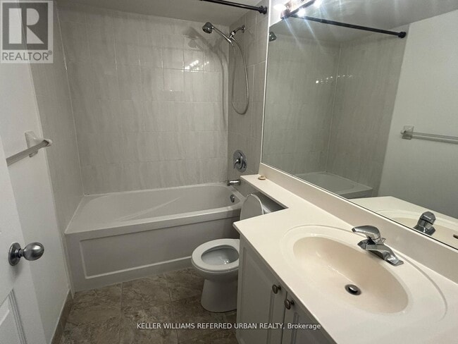 Photo du bâtiment - 30 Harrison Garden Blvd