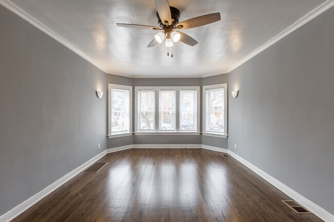 Foto del edificio - 2301 N Lowell Ave