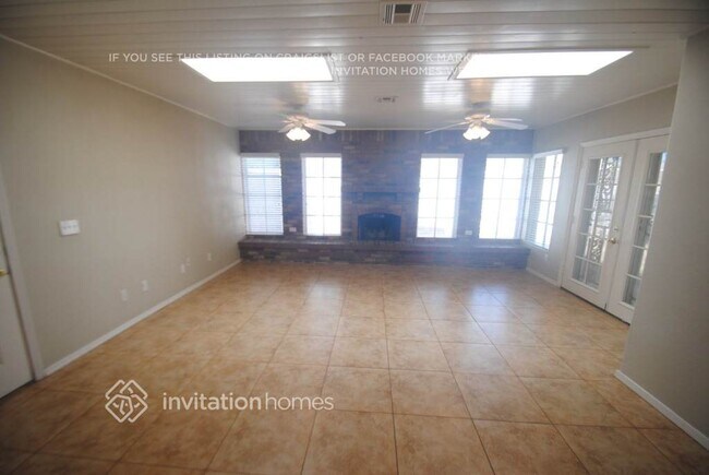 Foto del edificio - 656 S Robin Ln