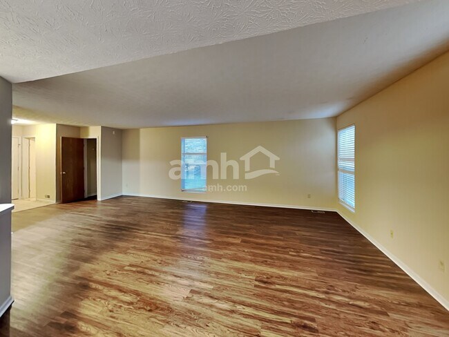 Building Photo - 728 Bouvier Court
