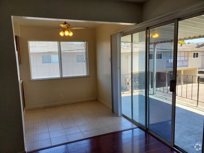 Building Photo - 885 Burbank Dr
