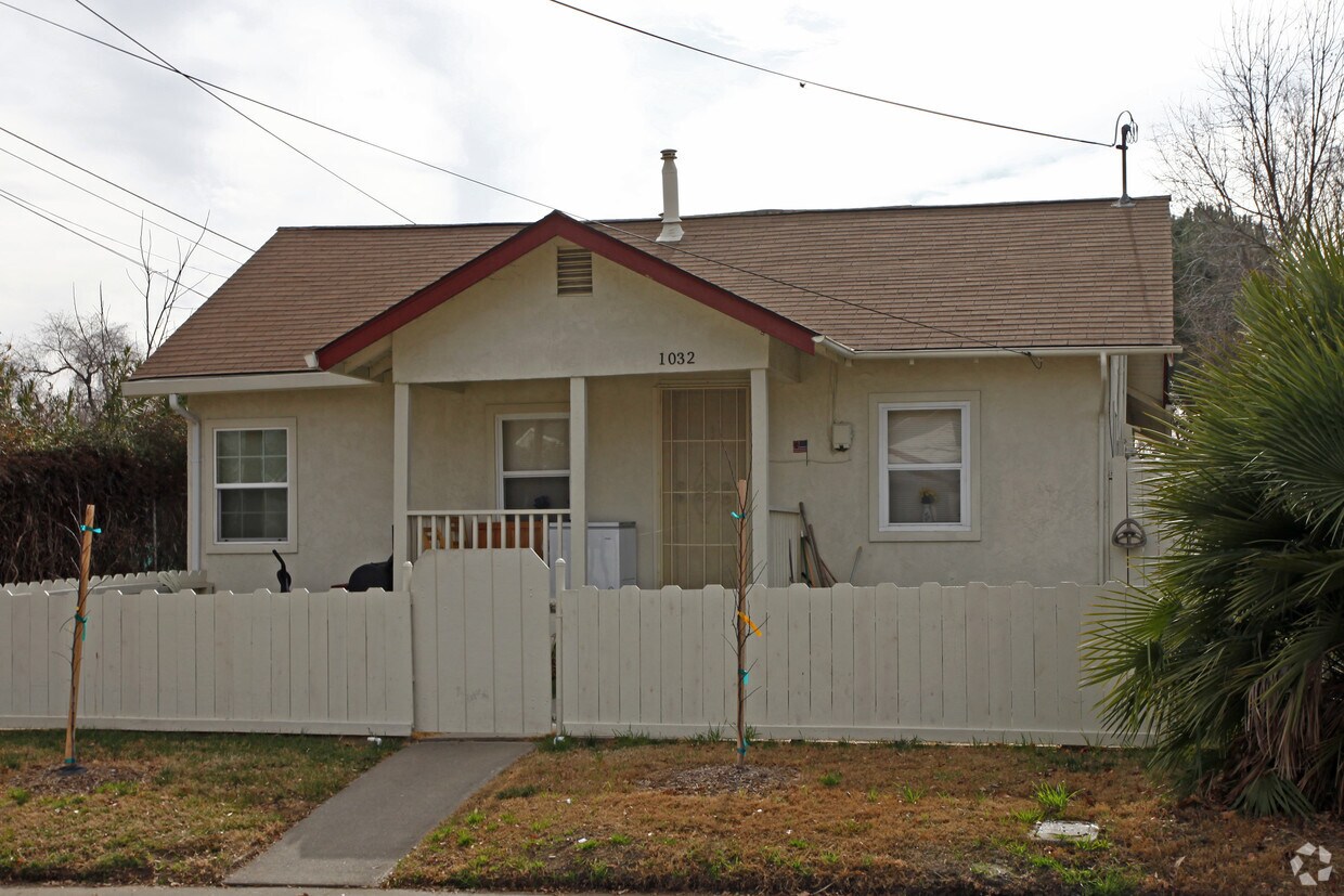 Building Photo - 1032 Alamos Ave