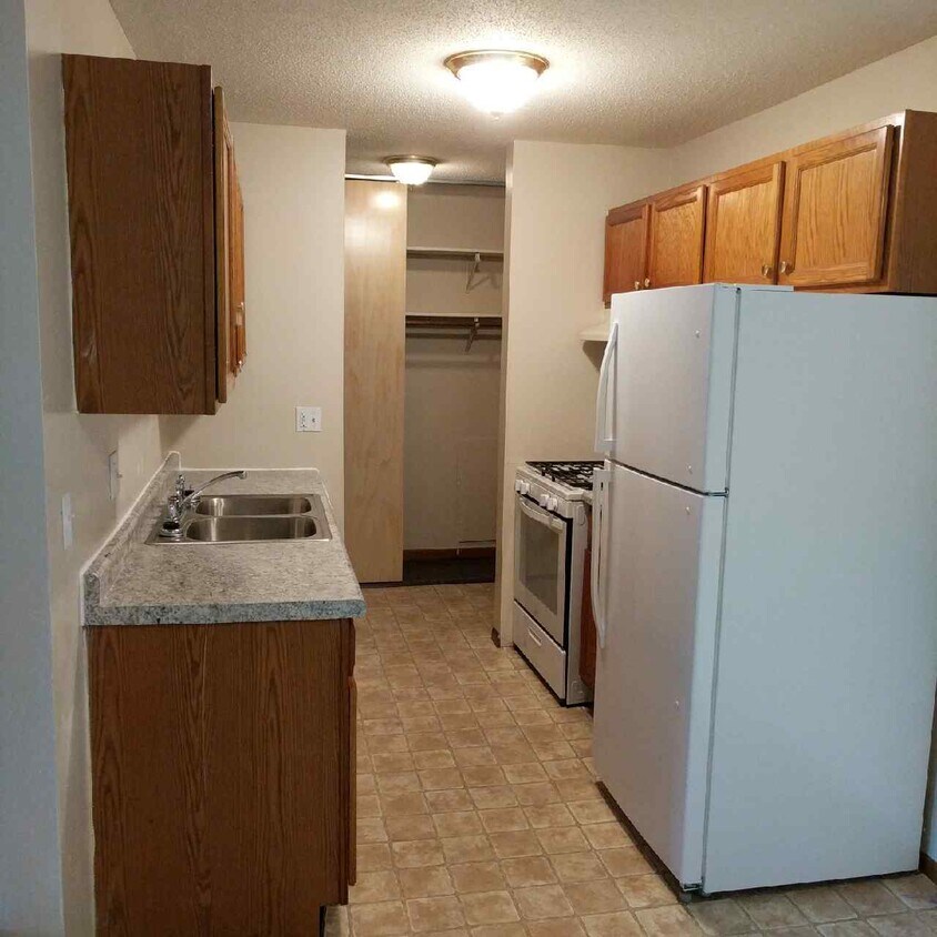 Foto principal - 8308 Zane Ave N