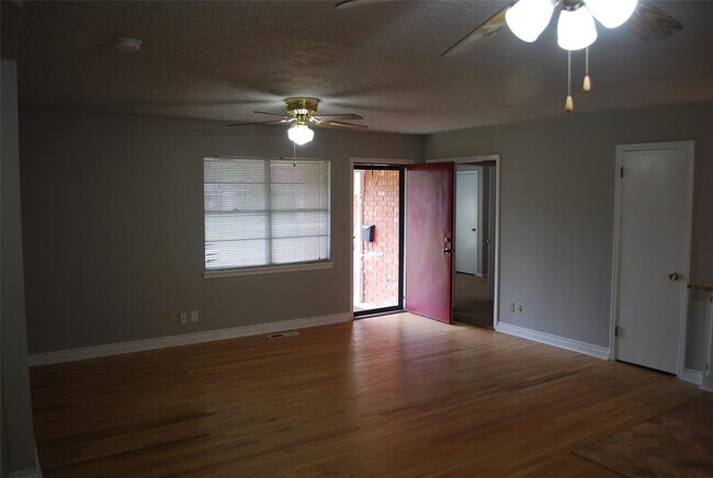 Foto del edificio - 1701 Parkview Terrace