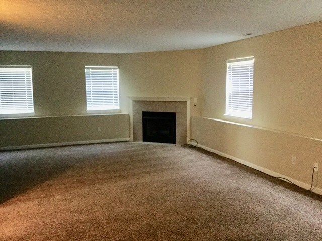 Foto del edificio - 3319 Whispering Woods Drive