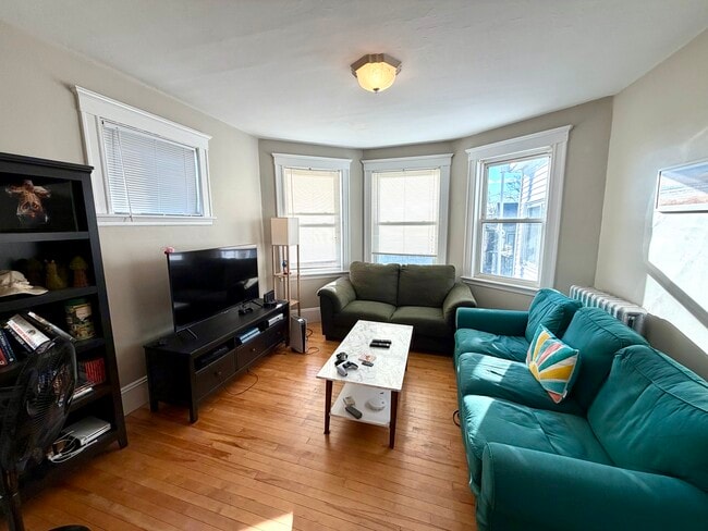 Building Photo - 65 Craigie St