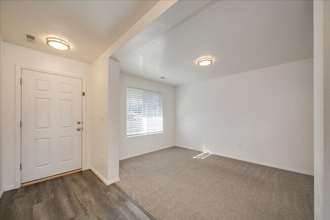 Building Photo - Newer Construction Two Story Home in Meridian