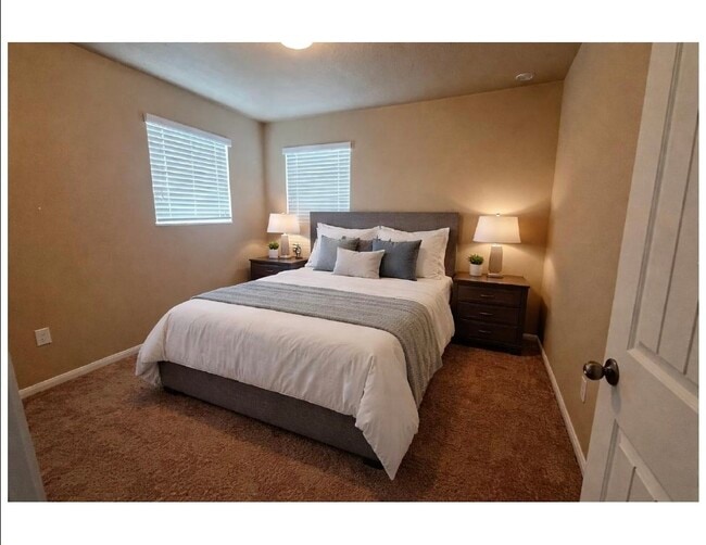 Foto del edificio - 223 Camellia Dr