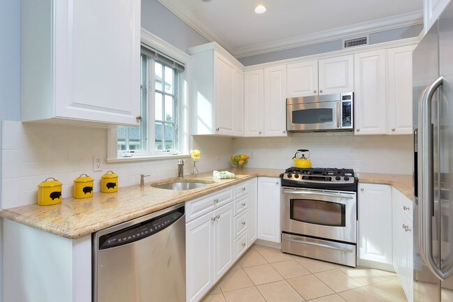 Kitchen - 147 Holly Hill Ln