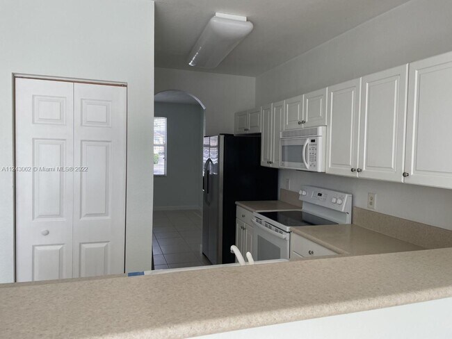 Foto del edificio - 235 SE 29th Terrace