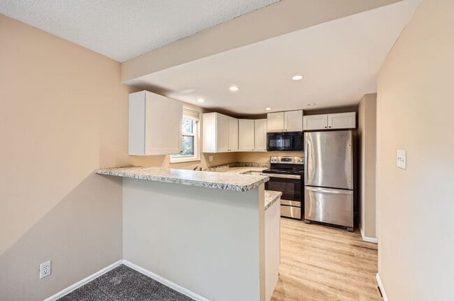 Building Photo - 1025 Moorings Dr