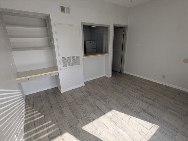 Building Photo - 3000 Guadalupe St