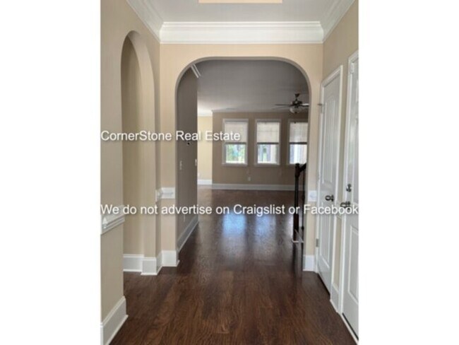 Foto del edificio - 547 Micahs Way N