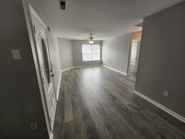 Building Photo - 2407 James St