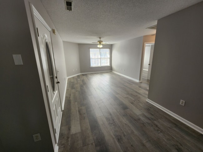 Photo - 2407 James St Apartment