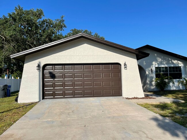 Building Photo - 4714 Cypress Tree Dr