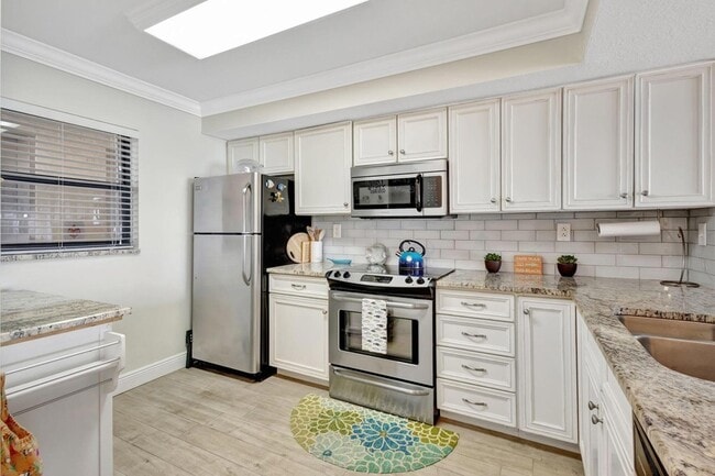 Building Photo - 9400 S Ocean Dr