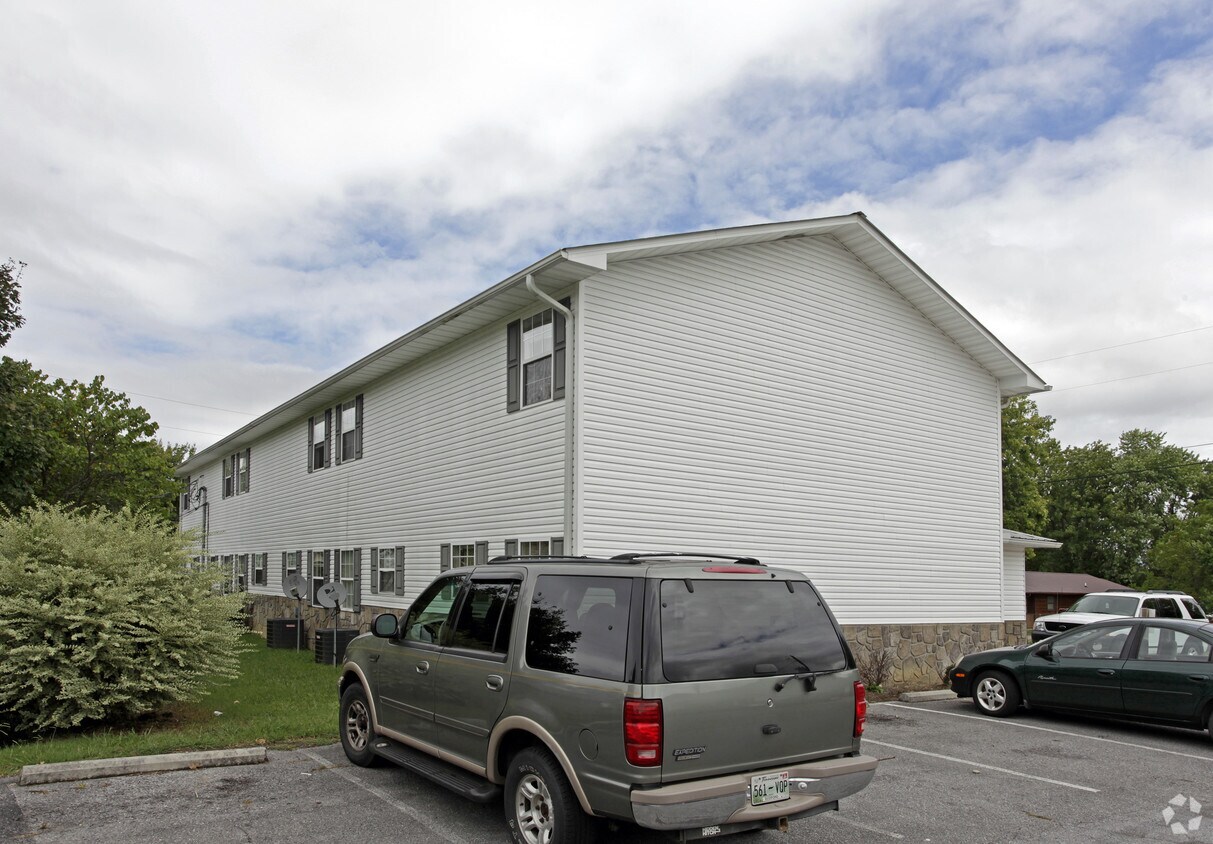 Twin Oaks Townhomes Apartments in Sevierville, TN