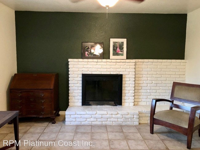 Building Photo - 2 br, 2 bath House - 4527 E. Fairmont Ave.