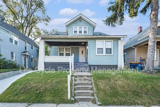 Building Photo - 346 Quimby St NE